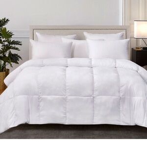 Martha Stewart 100% Cotton White Feather and Down Comforter